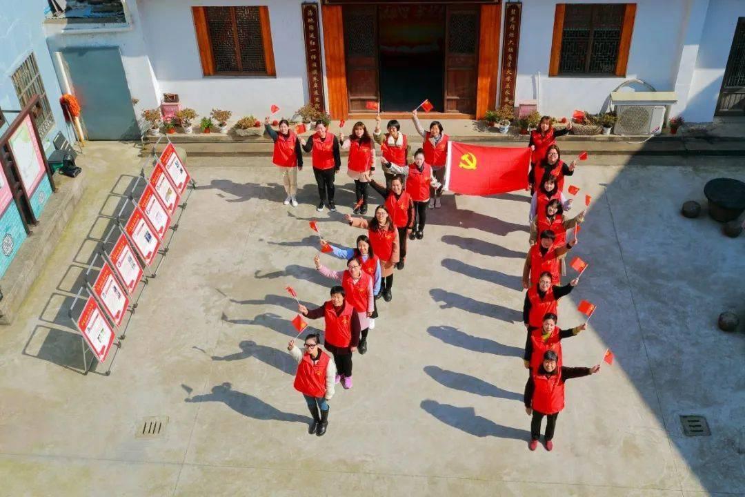 杨幂会后悔跟刘恺威离婚吗？如今离婚带娃的她在婚姻市场条件如何？游戏画面